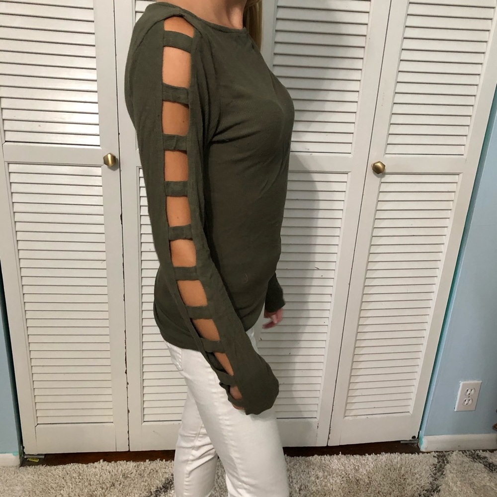 Small Longsleeve Top with cut-out sleeves
